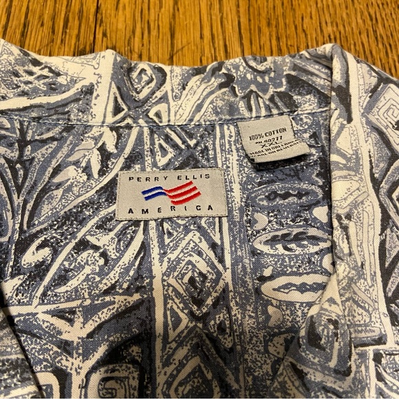 Perry Ellis Short Sleeve Casual Shirt - Picture 4 of 5